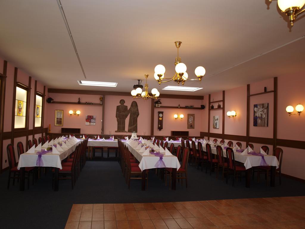 Hotel Hajcman Zďar nad Sazavou Bagian luar foto