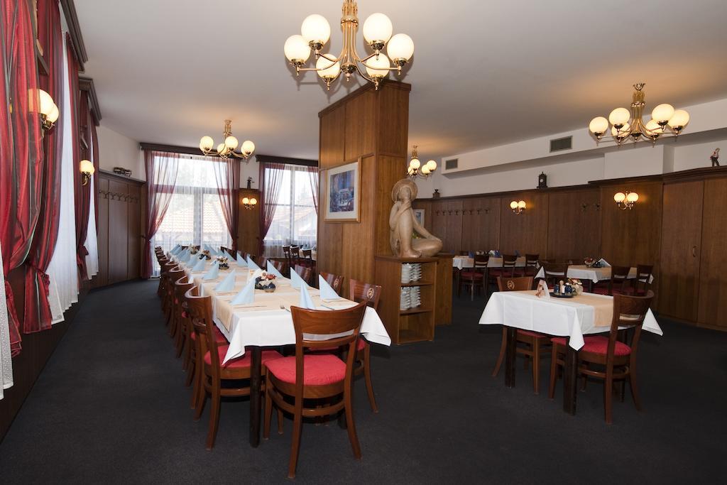 Hotel Hajcman Zďar nad Sazavou Bagian luar foto