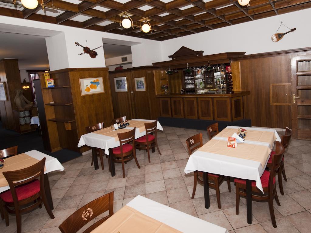 Hotel Hajcman Zďar nad Sazavou Bagian luar foto