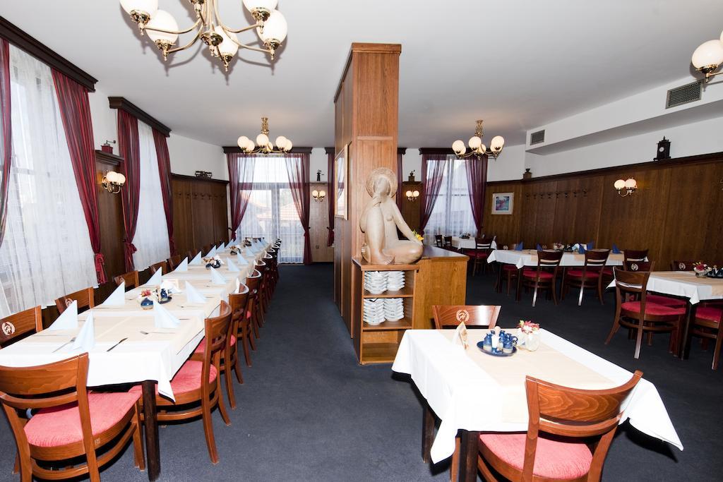 Hotel Hajcman Zďar nad Sazavou Bagian luar foto